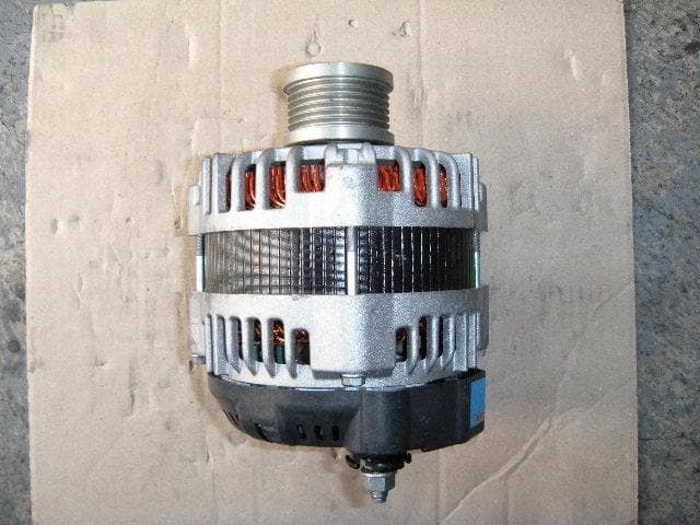 日産　オルタネーター　ＬＲ１１４０-８０２ ２３１００-ＥＮ０００　未使用品