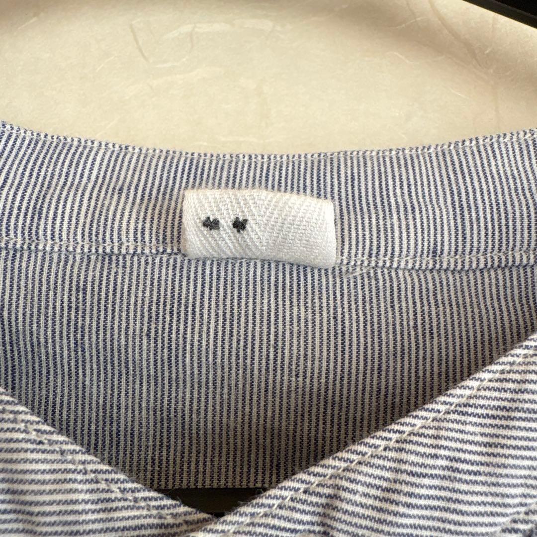 コットン混紡の青系長袖シャツ