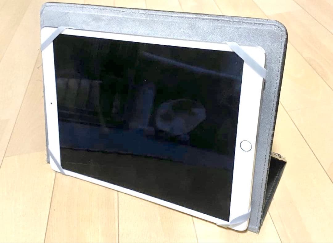 Apple iPad 10.5インチ シルバー ケース付き