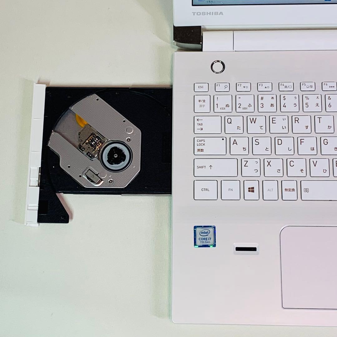 Core i7✨SSD2TB✨32GB✨カメラ✨東芝✨ホワイト✨ノートパソコン