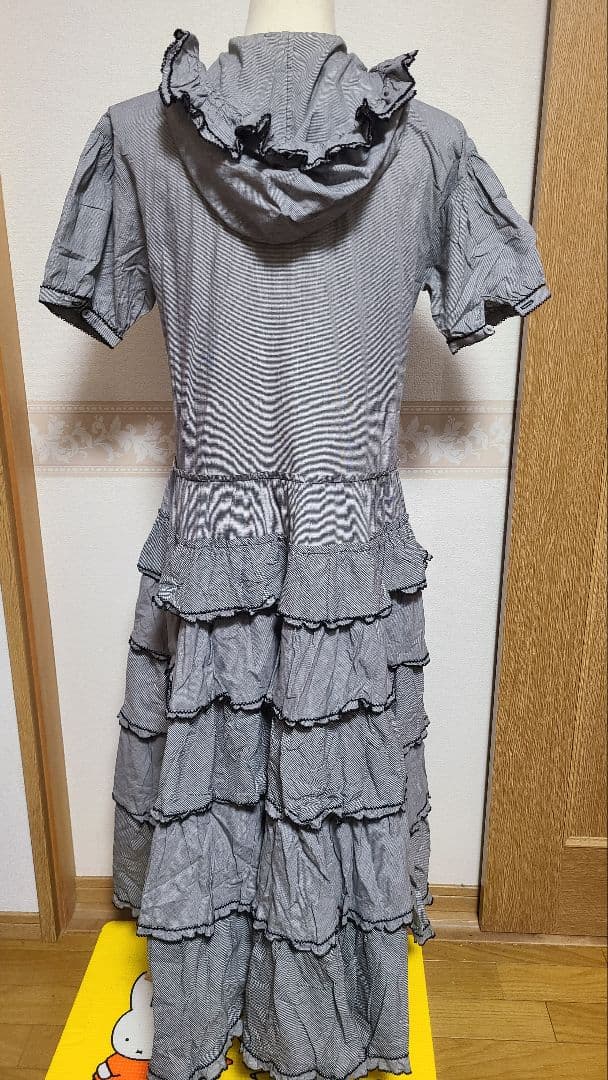 ワンダフルワールド 黒ギンガム フード付きワンピース 段々 フリル カネコイサオ