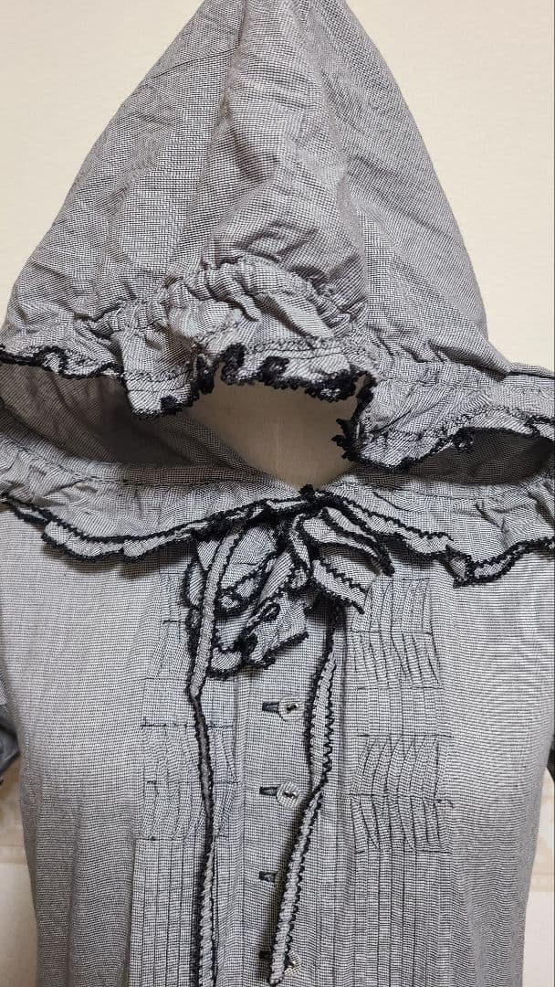 ワンダフルワールド 黒ギンガム フード付きワンピース 段々 フリル カネコイサオ