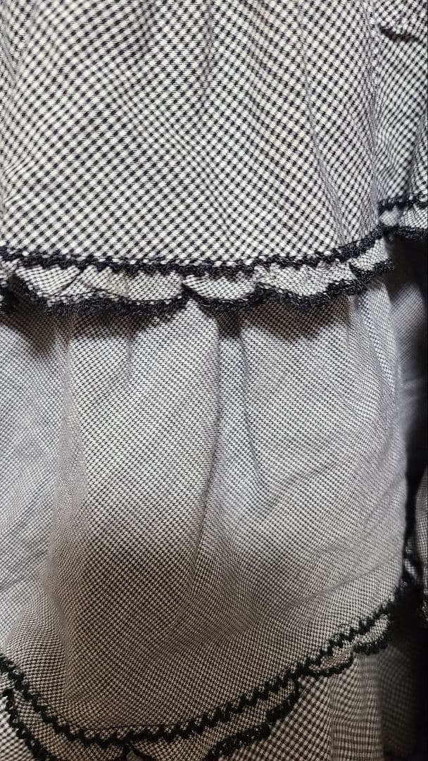 ワンダフルワールド 黒ギンガム フード付きワンピース 段々 フリル カネコイサオ