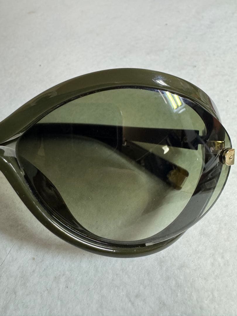 LOUIS VUITTON グリーン オーバーサイズサングラス