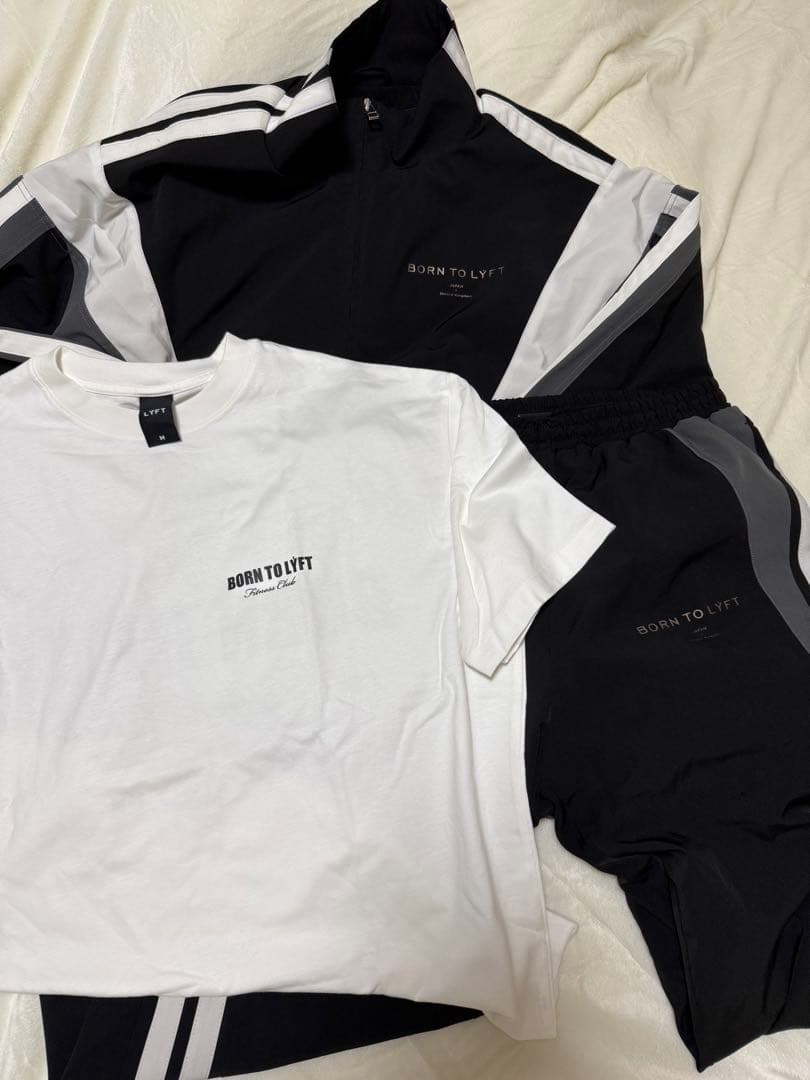 年末セールLyft 人気ジャージセットアップ＋Tシャツセット