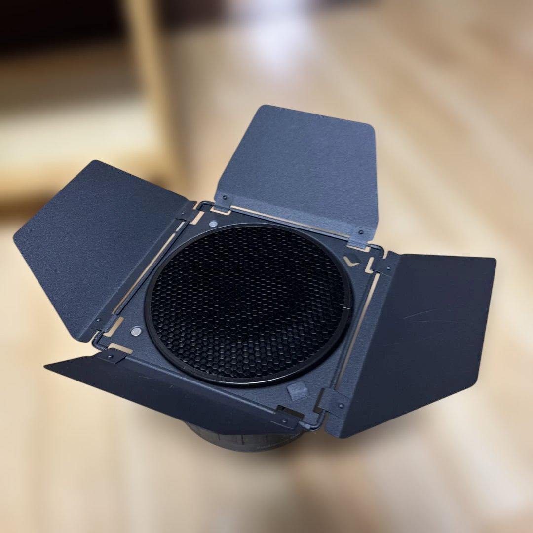 プリッツAputure Fresnel 2Xフレネルレンズ バーンドア付属