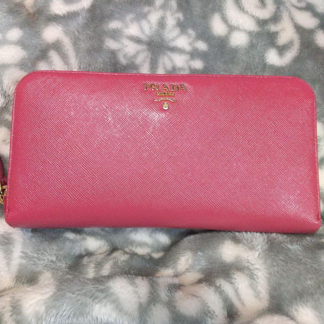 PRADAサフィアーノラウンドファスナー 長財布ピンク系