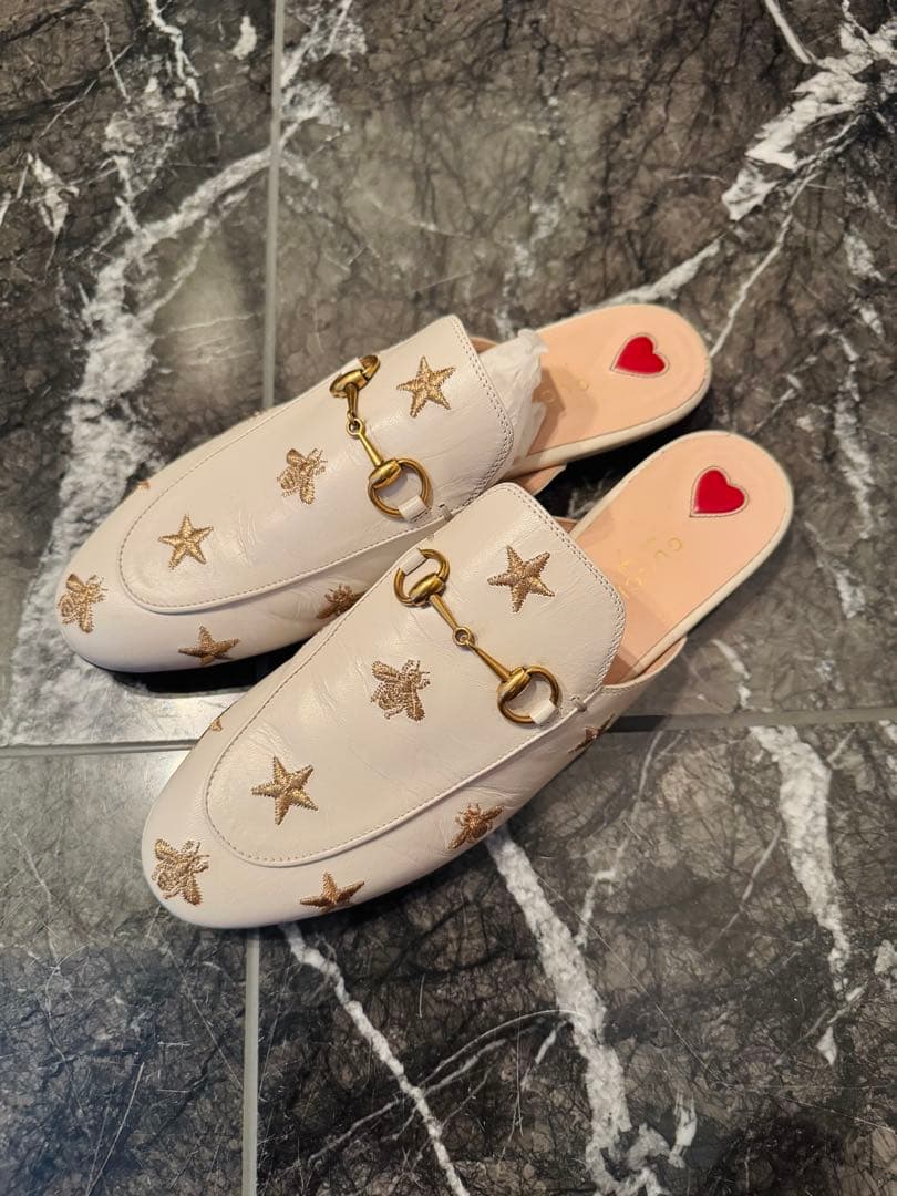 最終値下げ　Gucci 白ミュール 星と蜂刺繍　グッチ
