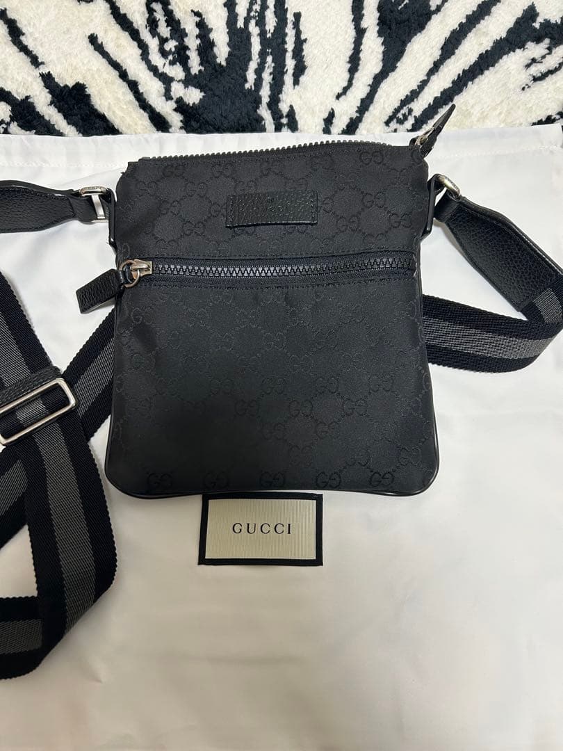 GUCCI ブラック GGパターン ショルダーバッグ