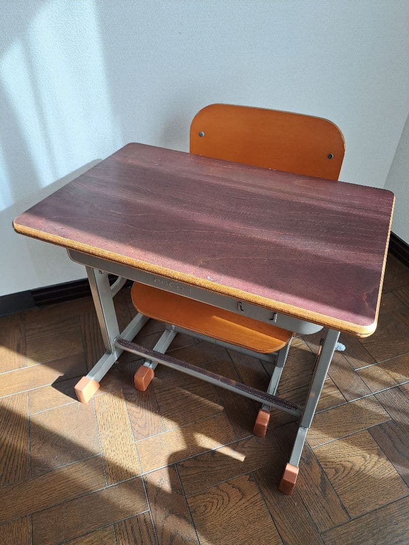 【送料無料】 オカムラ necos 学校 学習机 椅子 高さ調整可能　②