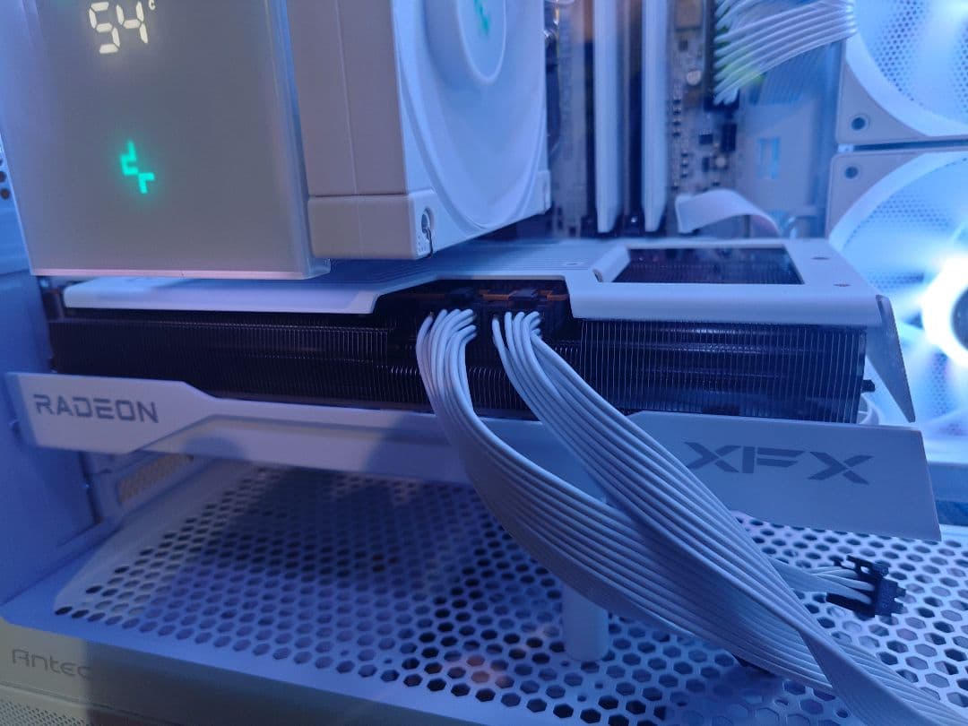 XFX AMDRadeon RX9070 OCモデル 美品 ホワイトカラー