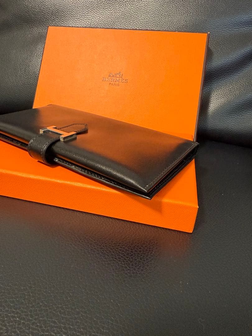 ル*ス様 本物保証！HERMES べアンボックスカーフ黒 長財布 箱付き！極美品