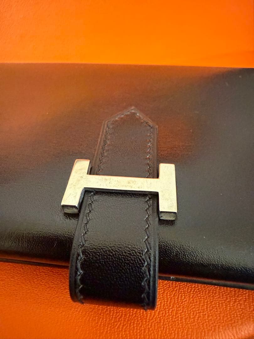 ル*ス様 本物保証！HERMES べアンボックスカーフ黒 長財布 箱付き！極美品