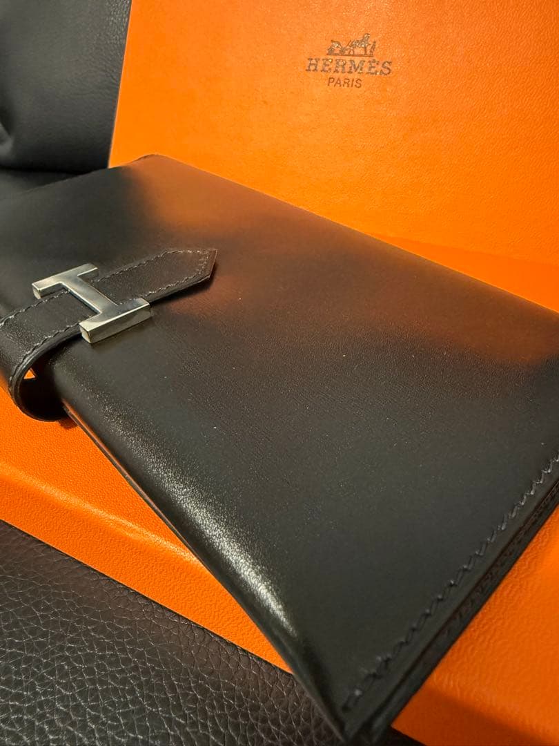 ル*ス様 本物保証！HERMES べアンボックスカーフ黒 長財布 箱付き！極美品