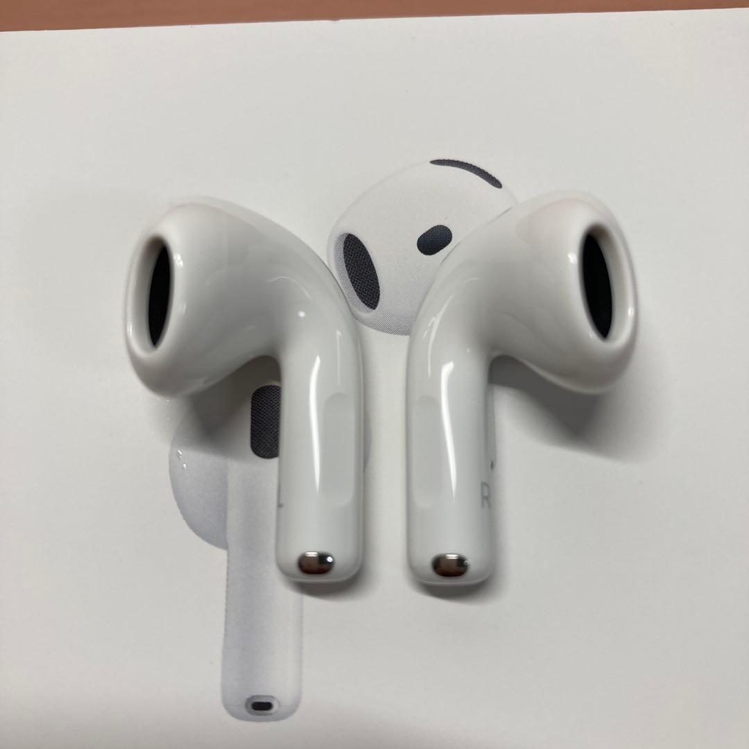 AirPods 4 ノイキャンモデル 保証残り有 ESRケース付き12/1日購入