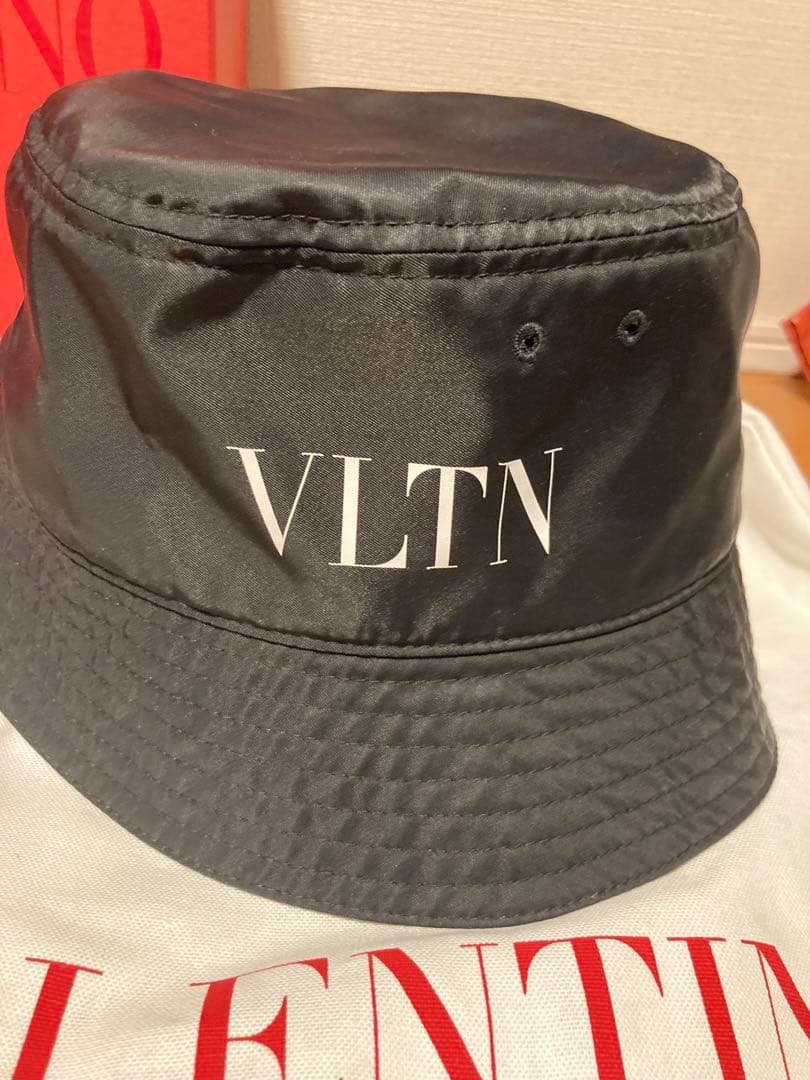 ヴァレンティノガラヴァーニ VLTNロゴ サイズ60 バケットハット ブラック