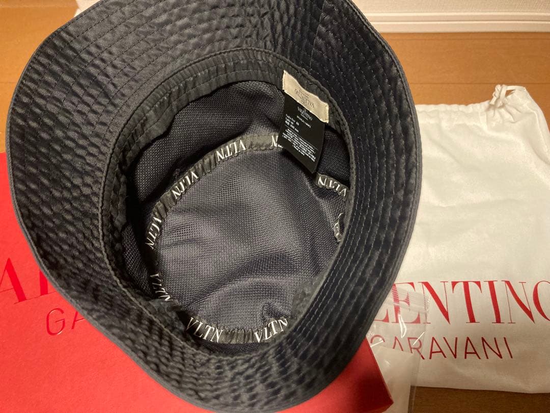 ヴァレンティノガラヴァーニ VLTNロゴ サイズ60 バケットハット ブラック