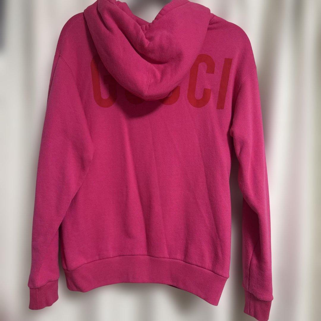 GUCCI ピンク スカルプリント パーカー