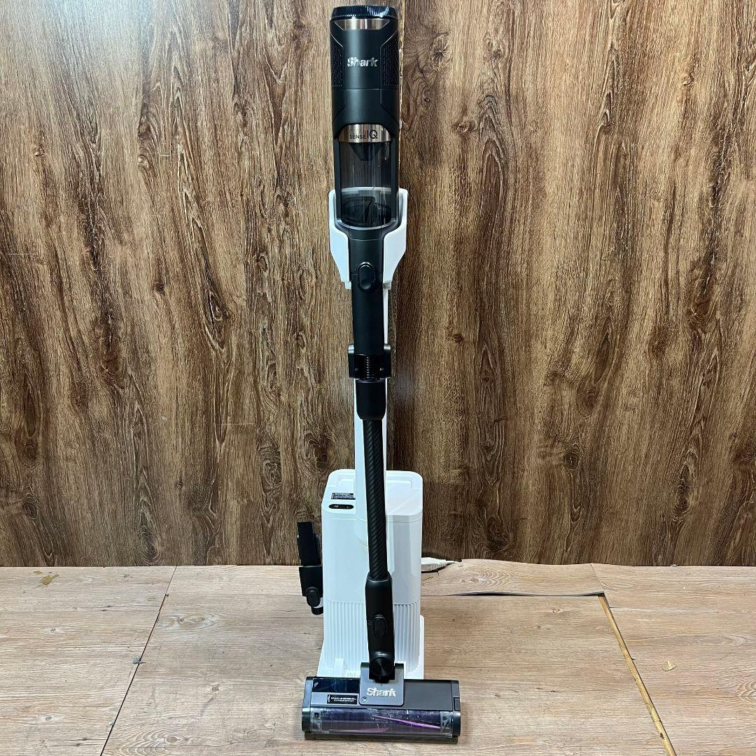 e677☆ Clean Sense iQ ライトチタニウム　掃除機　自動吸引