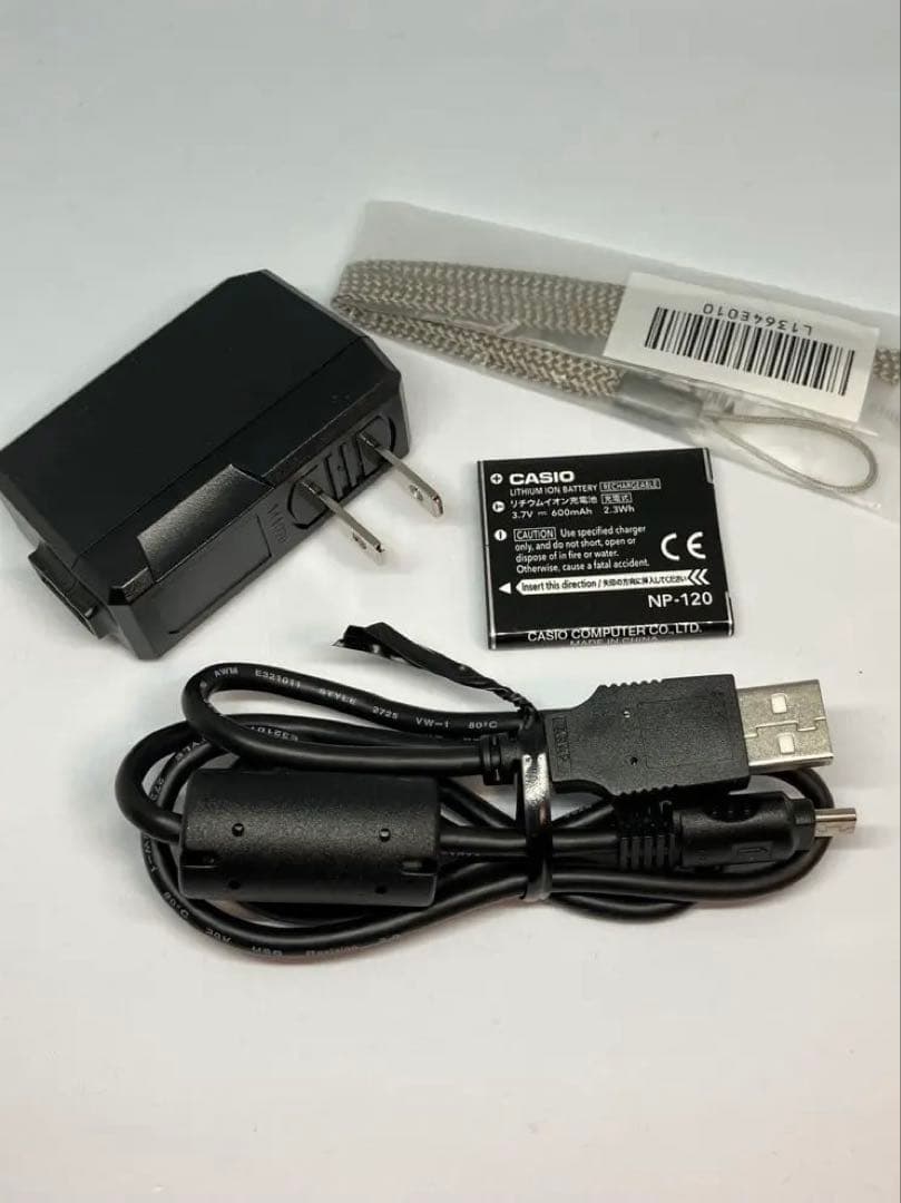 【美品】CASIO カシオ EXILIM EX-Z880 シルバー デジカメ