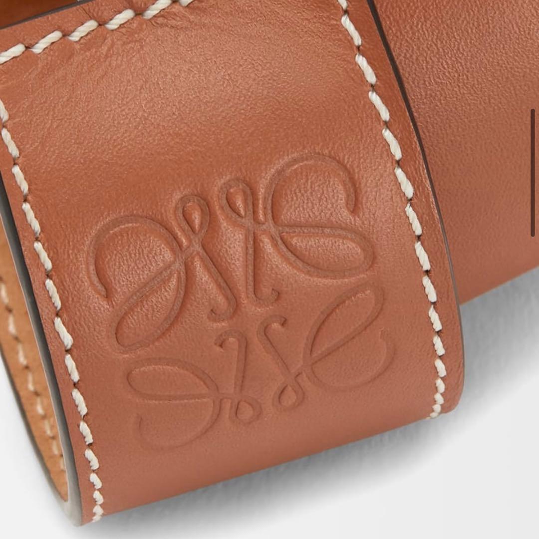 ❗️限定品❗️LOEWE レザーバングル　オレンジ 限定箱、巾着付き
