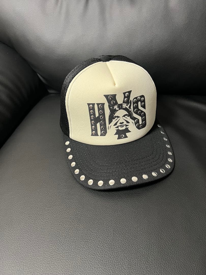HYS スタッズ付きキャップ ホワイト/ブラック