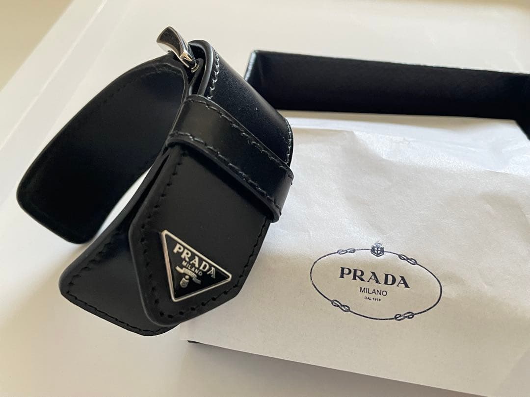 【新品未使用】PRADA アームレザーカフ レザー シルバー金具 レディース