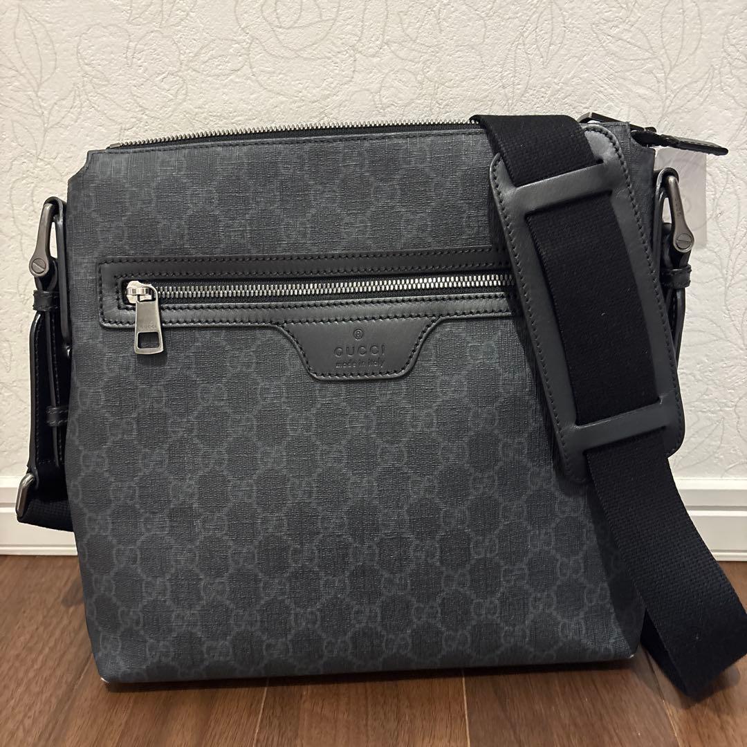 GUCCI ショルダーバッグ 黒 GGパターン メッセンジャーバッグ