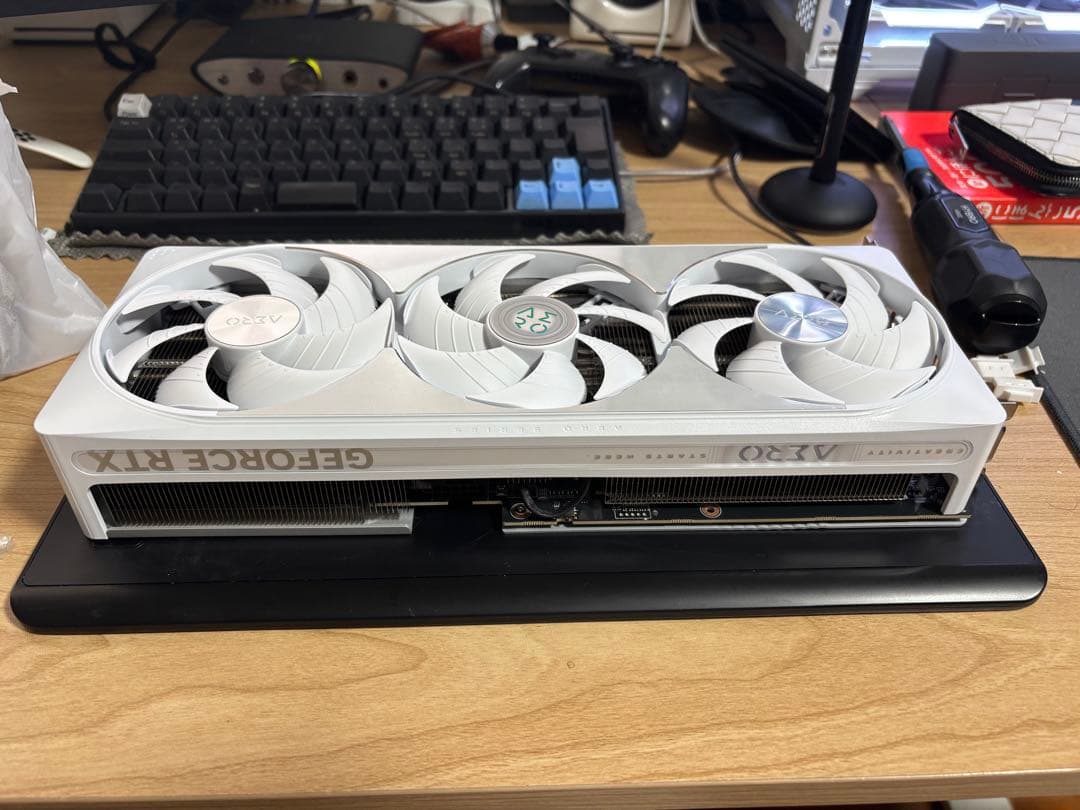 グラフィックボード・グラボ・ビデオカード GIGABYTE GeForce RTX 5080 AERO OC 16G