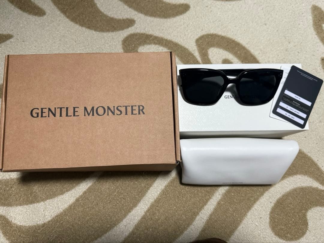 GENTLE MONSTER DEAR-01 ブラックサングラス