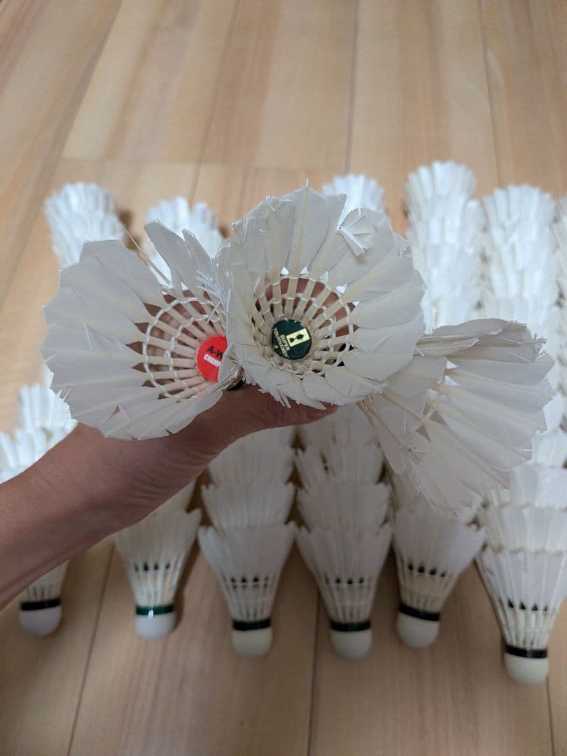 は*な様 バドミントン中古シャトル240球＋クズシャトル120球