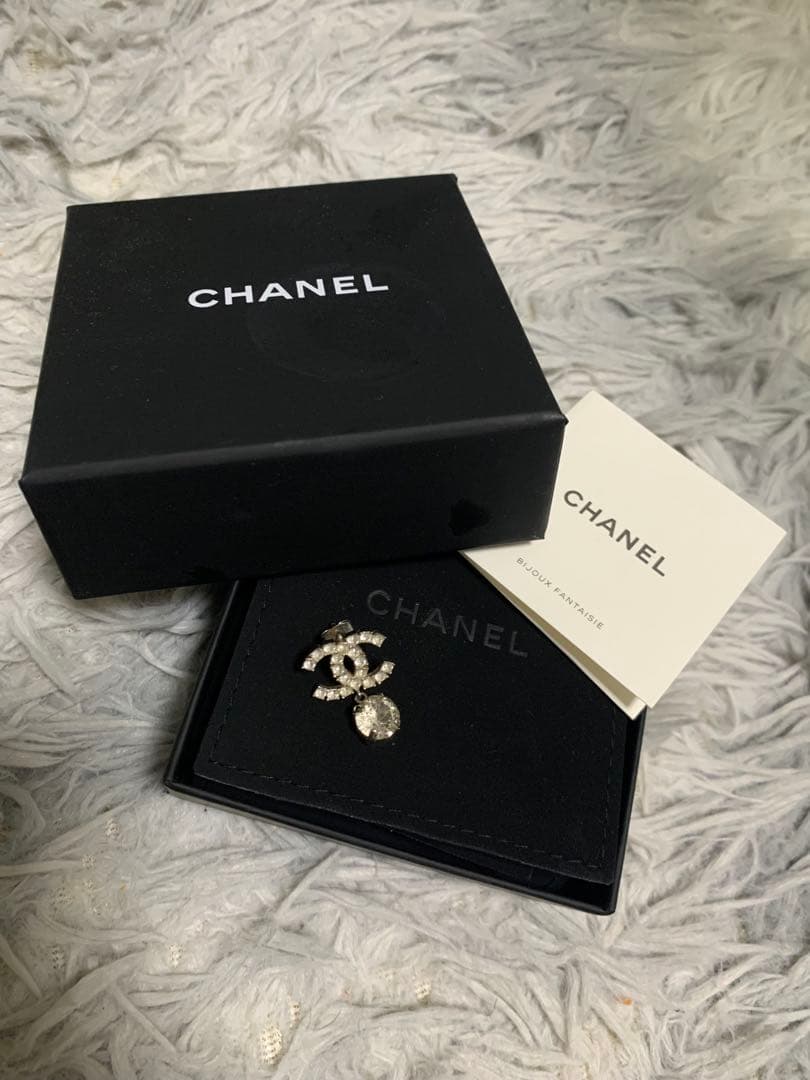 CHANEL CCロゴ ストーンピアス　片方
