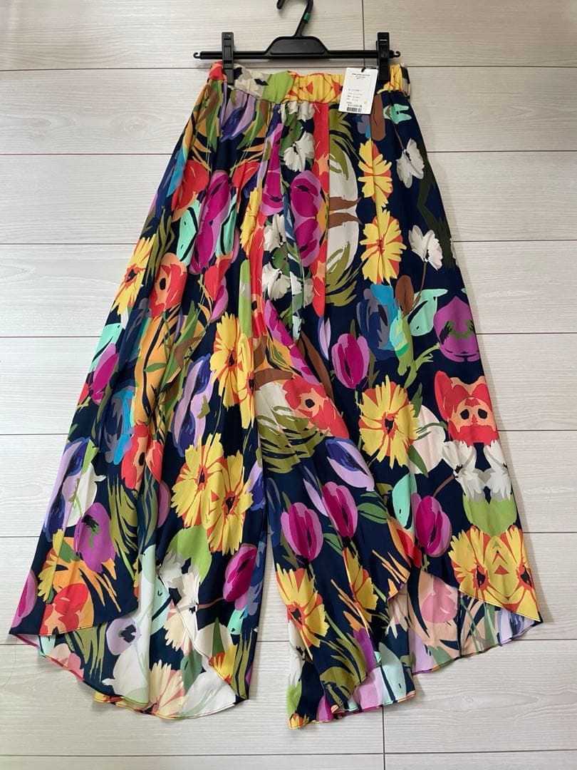 グレースコンチネンタル　フラワープリント ラップパンツ