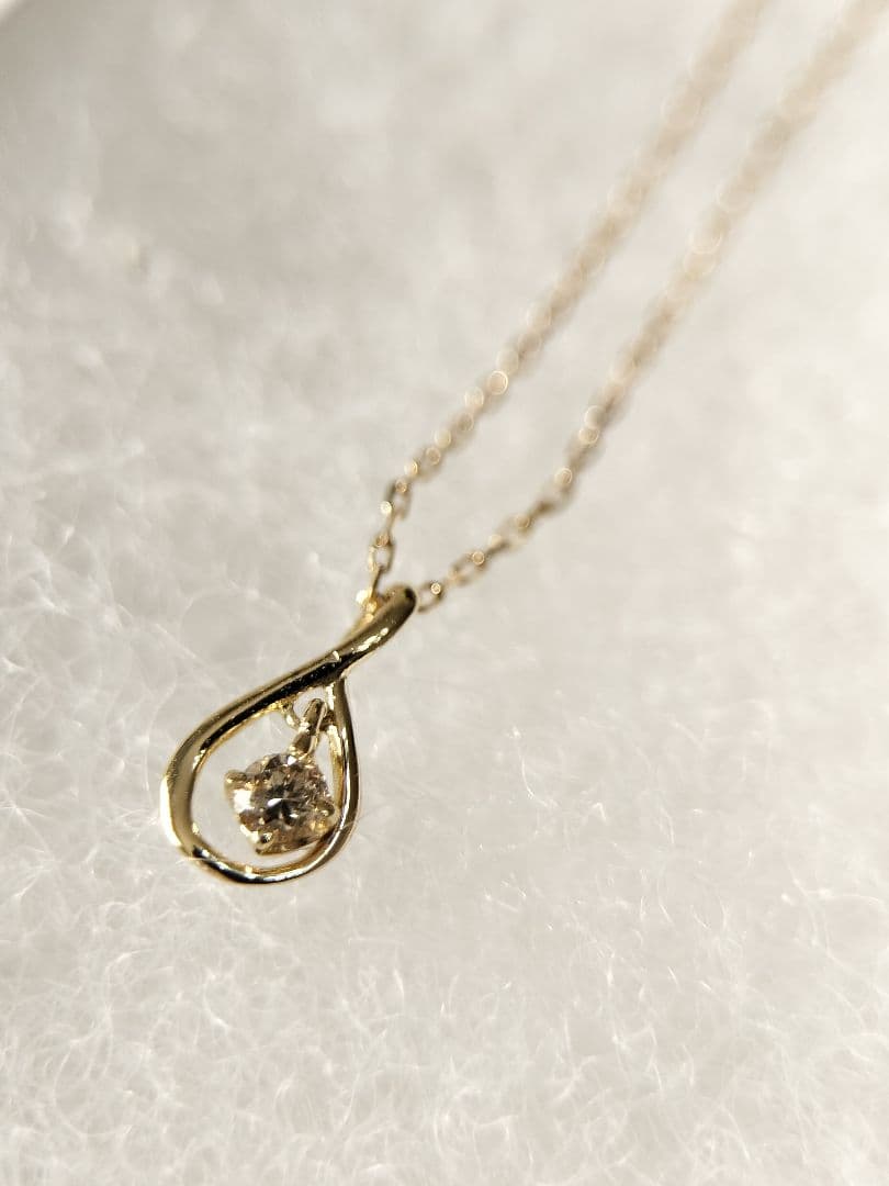 エステール　k10YG ダイヤモンドネックレス