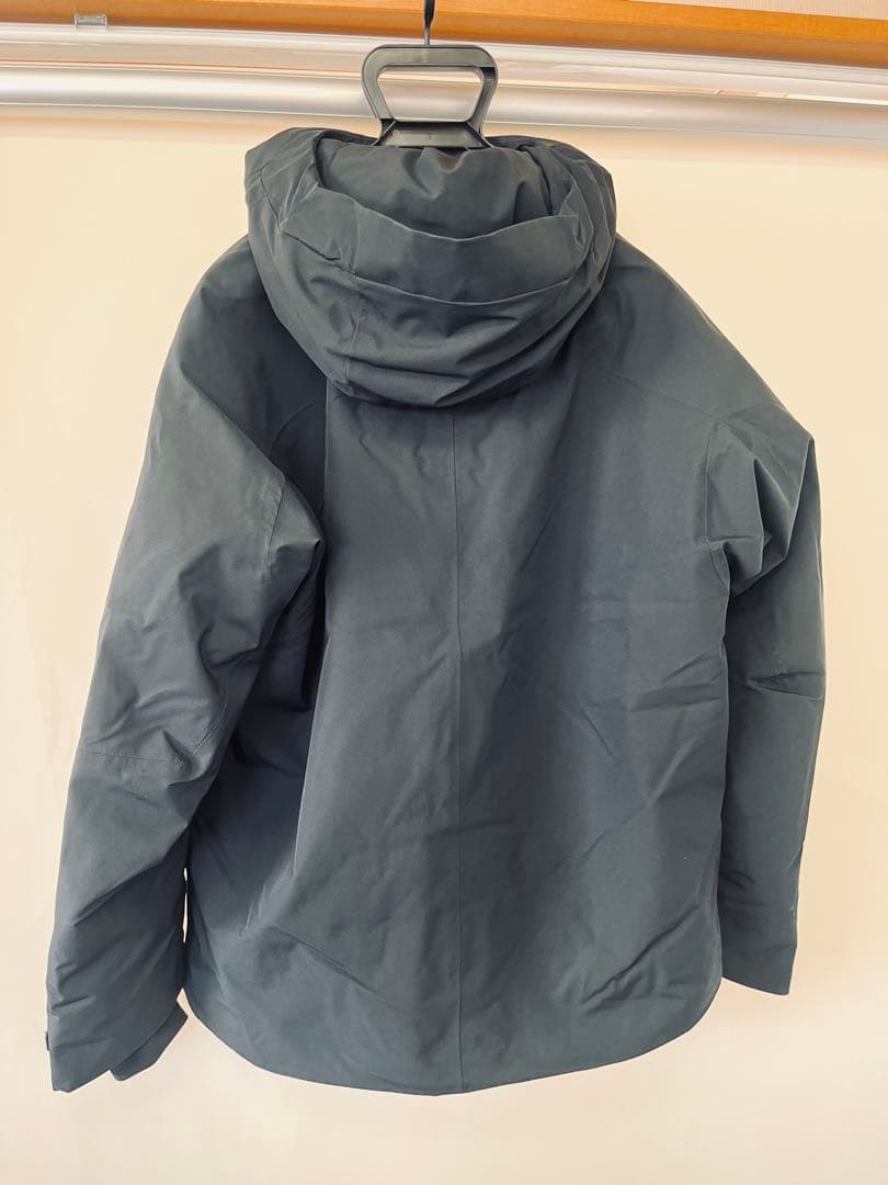 ほぼ未使用デサントDESCENTE 2025-2026 スキーウェア　Lサイズ