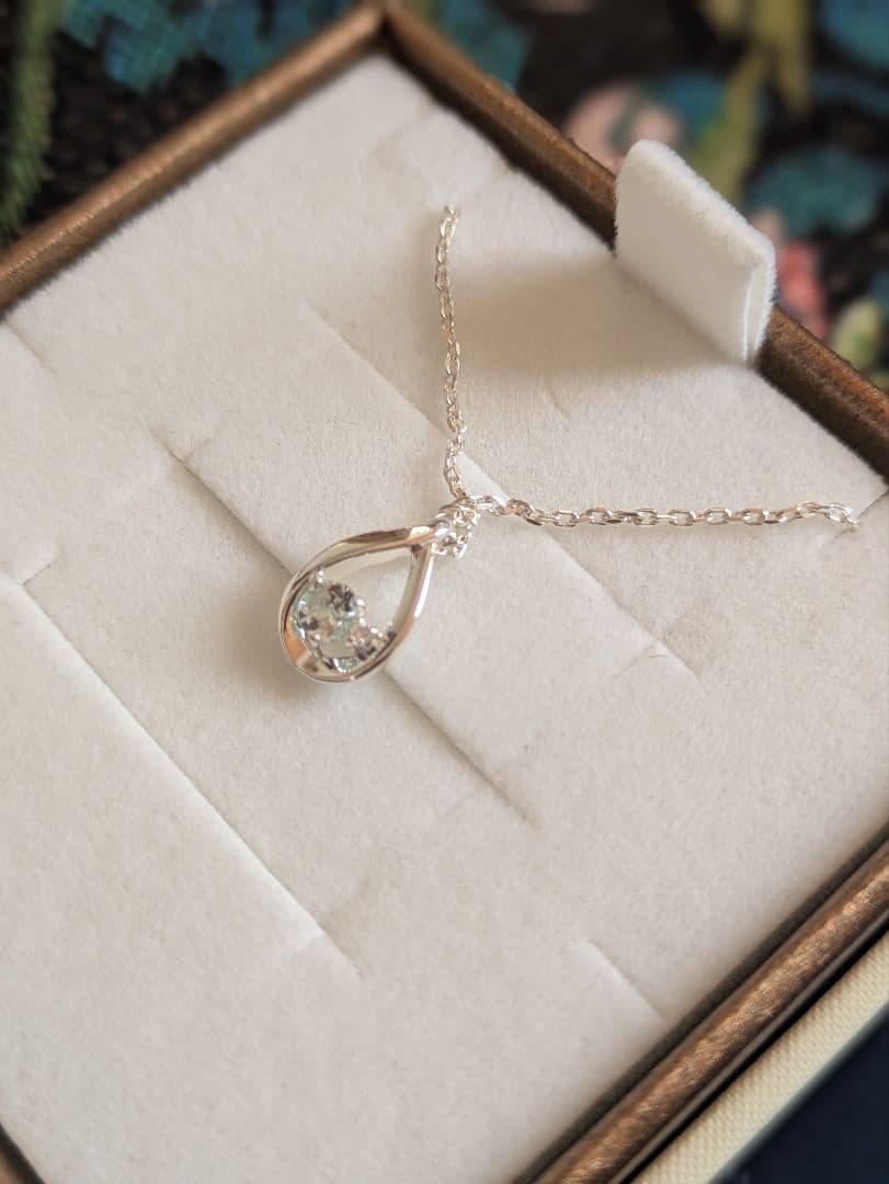 4℃　アクアマリン涙型ネックレス