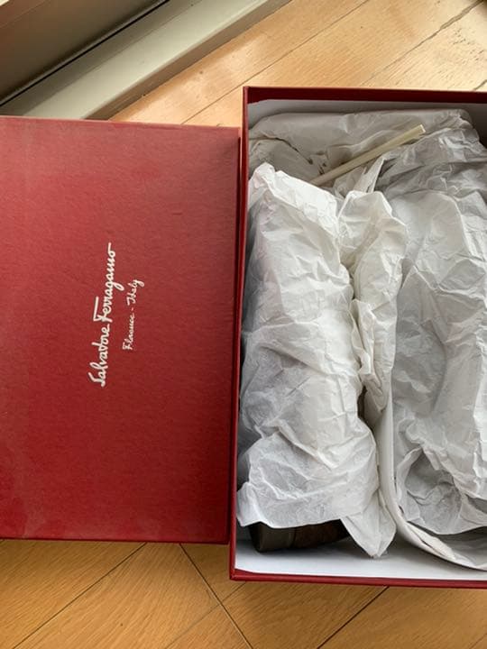 数回着用のみ美品フェラガモ　タッセルローファー、スリッポン、スウェード