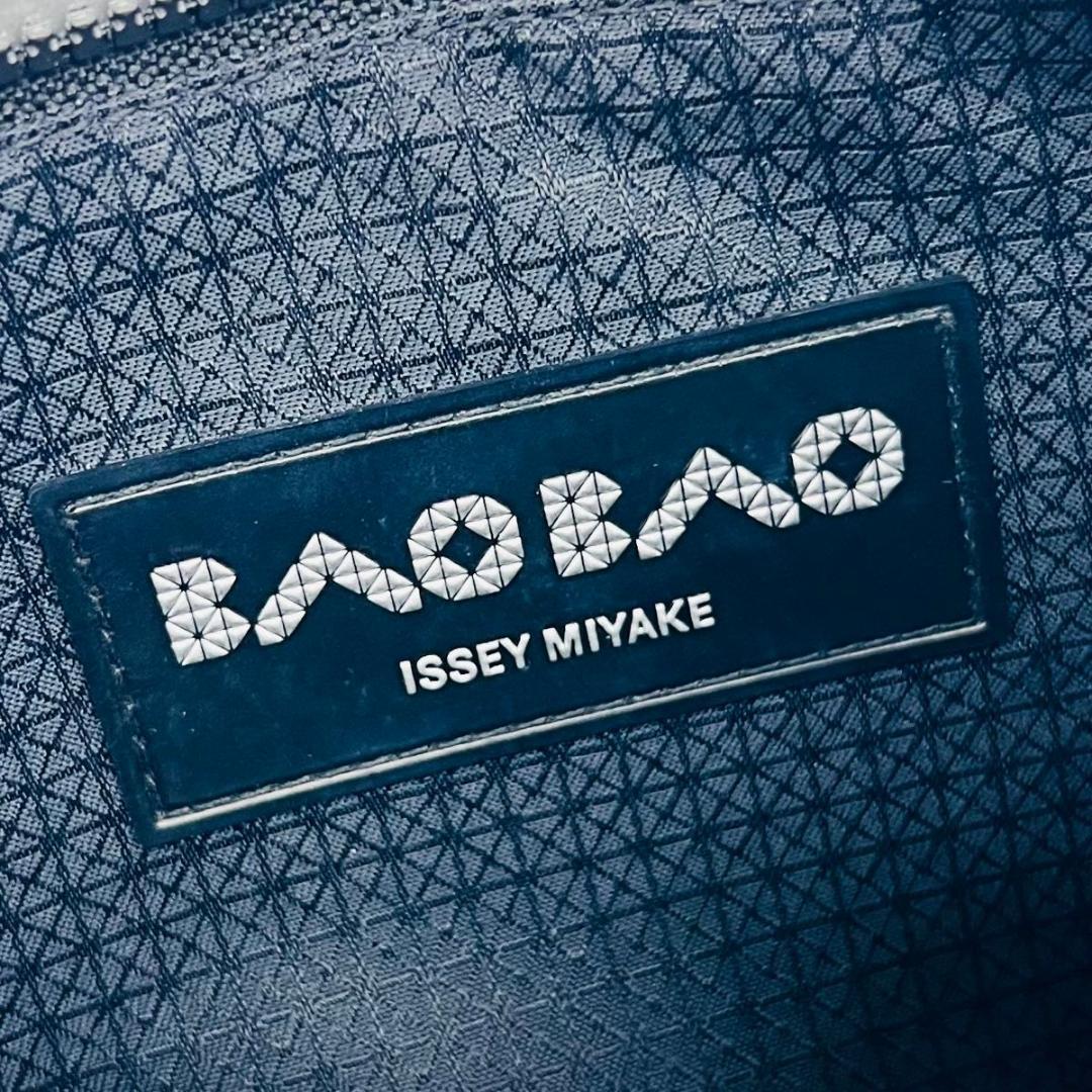 イッセイミヤケバオバオ 未使用　バオバオ クラッチ　バッグ シルバー PVC