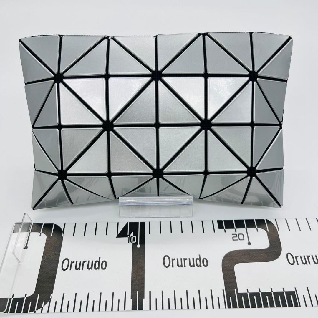 イッセイミヤケバオバオ 未使用　バオバオ クラッチ　バッグ シルバー PVC