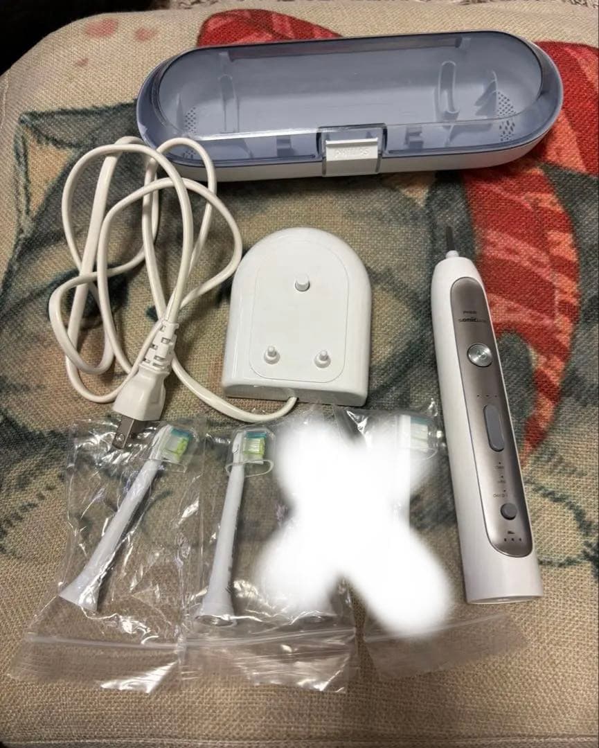 PhilipsSonicare 電動歯ブラシ 本体　充電器　替ブラシ4本　ケース