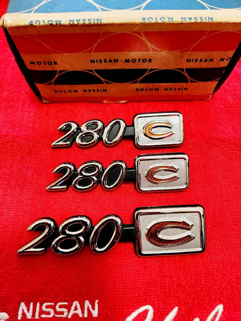 日産　ダットサン　280Cエンブレム　旧車　街道レーサー　グロリア　セドリック