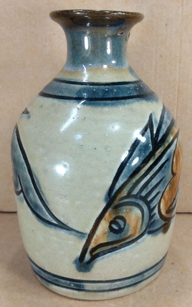 トマリン【本物保証】金城次郎 壷屋焼 徳利(笑魚,魚紋）共箱 栞 人間国宝