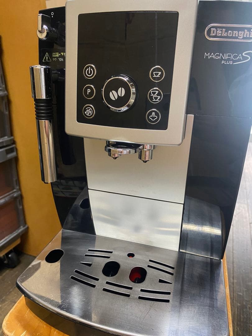 デロンギ　コンパクト自動エスプレッソマシン　マグニフィカSプラス　現状品