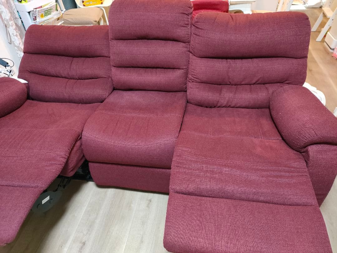 11月16日まで【引取限定】ニトリ　電動リクライニングソファ3人掛け 赤