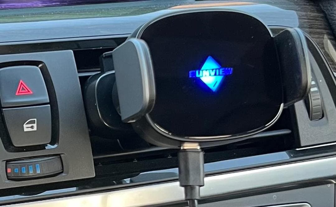 ☆充電スマホホルダースタイリッシュ、車内の最適アイテム