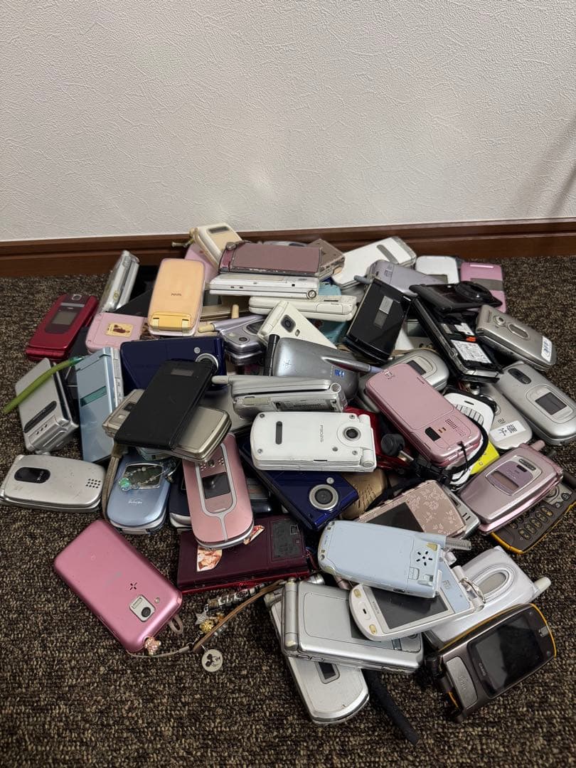 ぽ*け様 が*ら様 ガラケーまとめ売り-