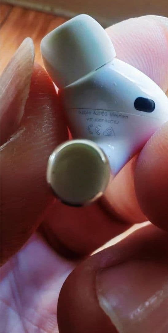 AirPods 本体 充電ケース付き試してみましたが、問題なく動作しました。