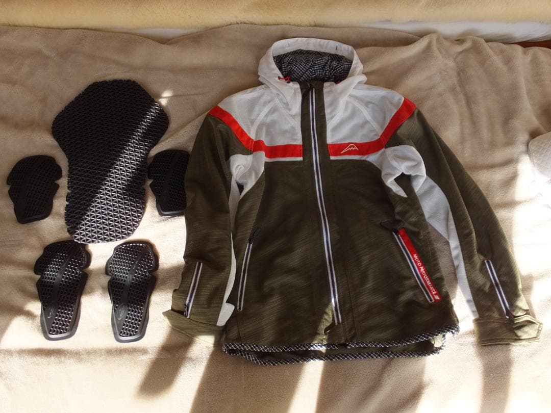 クシタニ　フルメッシュパーカー