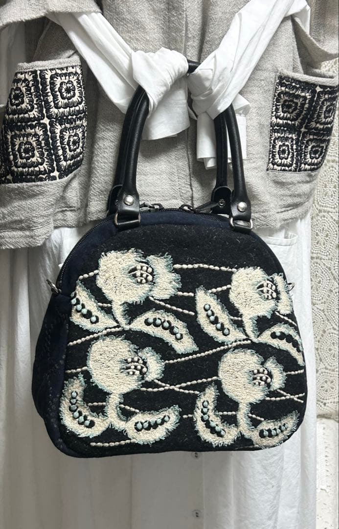 51210Aミナペルホネンハンドメイド　ブガッティラウンドバッグ