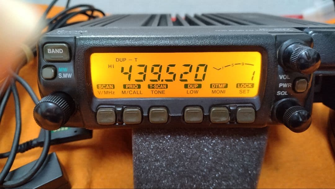 ICOMディユアルバンドIC-207